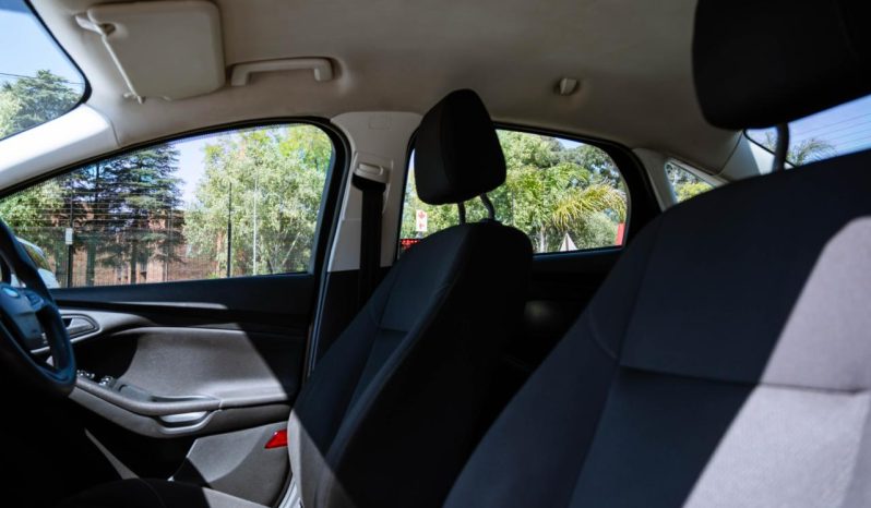 
								Ford Focus Sedan 1.0T Ambiente Auto full									