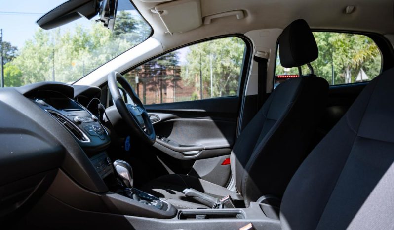 
								Ford Focus Sedan 1.0T Ambiente Auto full									