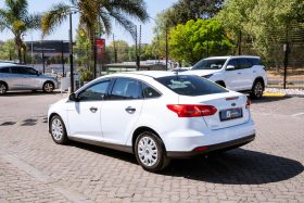 Ford Focus Sedan 1.0T Ambiente Auto