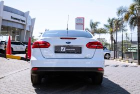 Ford Focus Sedan 1.0T Ambiente Auto