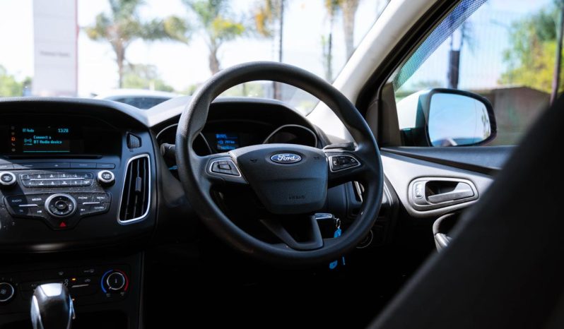 
								Ford Focus Sedan 1.0T Ambiente Auto full									