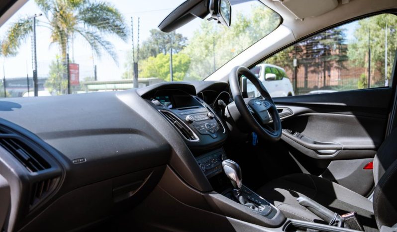 
								Ford Focus Sedan 1.0T Ambiente Auto full									