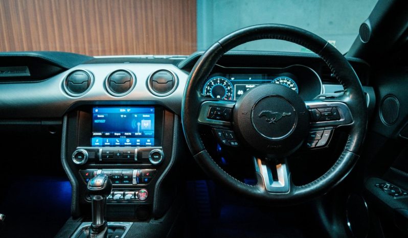 
								Ford Mustang 5.0 Gt Fastback At full									