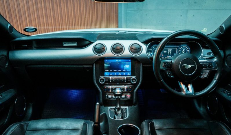 
								Ford Mustang 5.0 Gt Fastback At full									