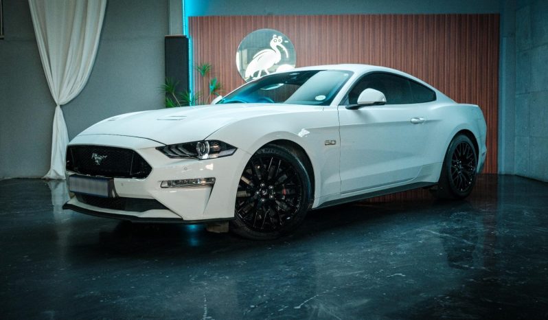 
								Ford Mustang 5.0 Gt Fastback At full									