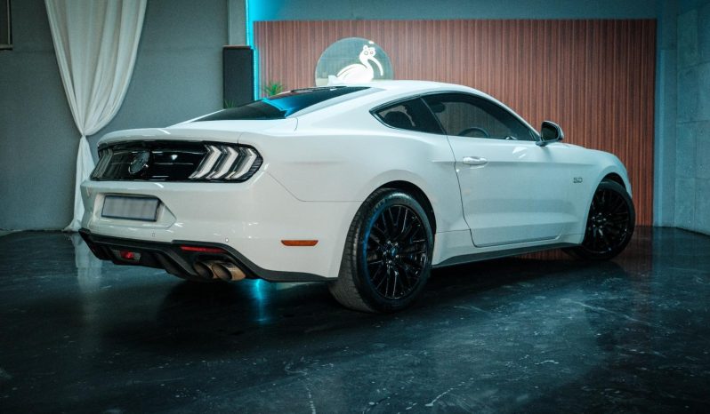 
								Ford Mustang 5.0 Gt Fastback At full									