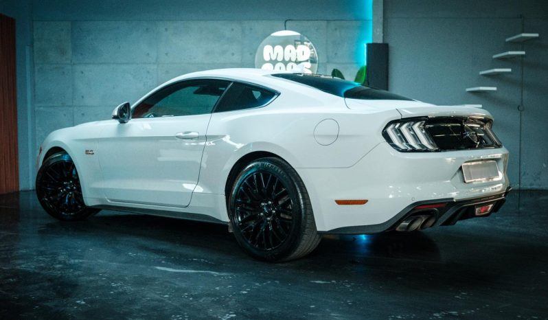 
								Ford Mustang 5.0 Gt Fastback At full									