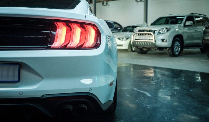 
								Ford Mustang 5.0 Gt Fastback At full									