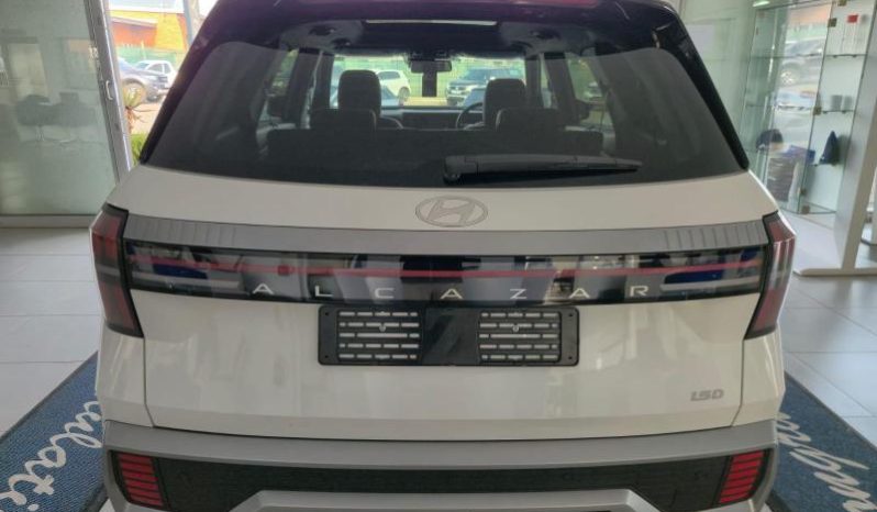 
								Hyundai Alcazar 1.5 D Elite At full									