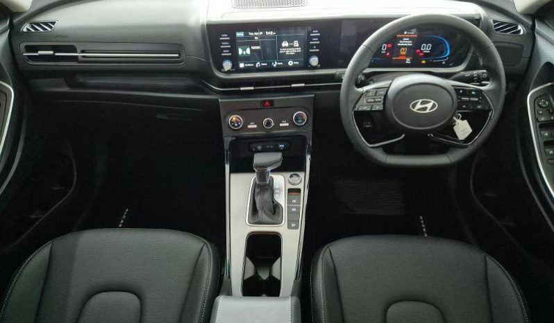 
								Hyundai Alcazar 2.0 Executive At full									