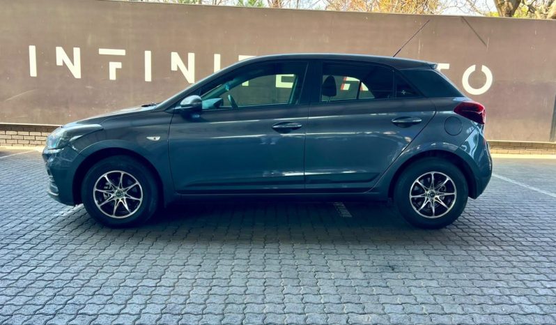 
								Hyundai I20 1.2 Motion full									