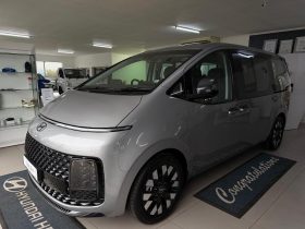 Hyundai Staria 2.2D Luxury 9 Seater At