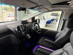 
										Hyundai Staria 2.2D Luxury 9 Seater At full									