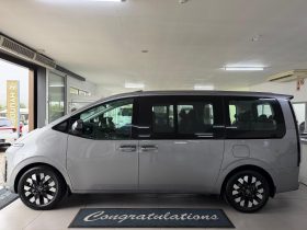 Hyundai Staria 2.2D Luxury 9 Seater At