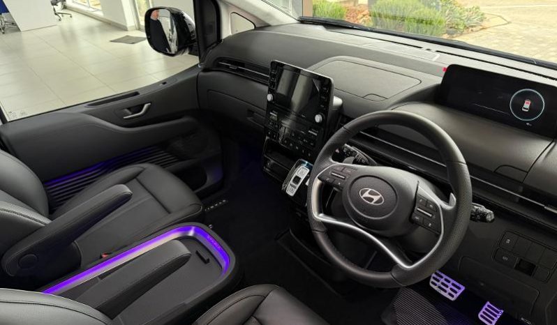 
								Hyundai Staria 2.2D Luxury 9 Seater At full									