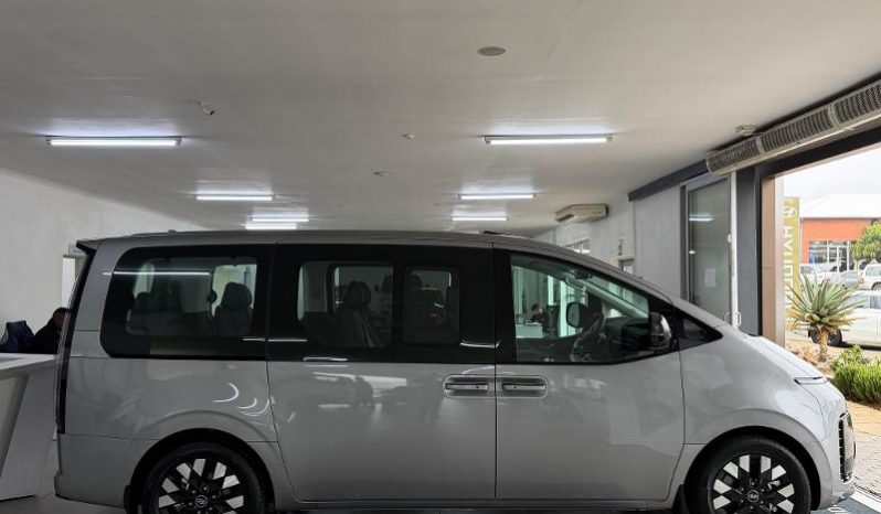 
								Hyundai Staria 2.2D Luxury 9 Seater At full									
