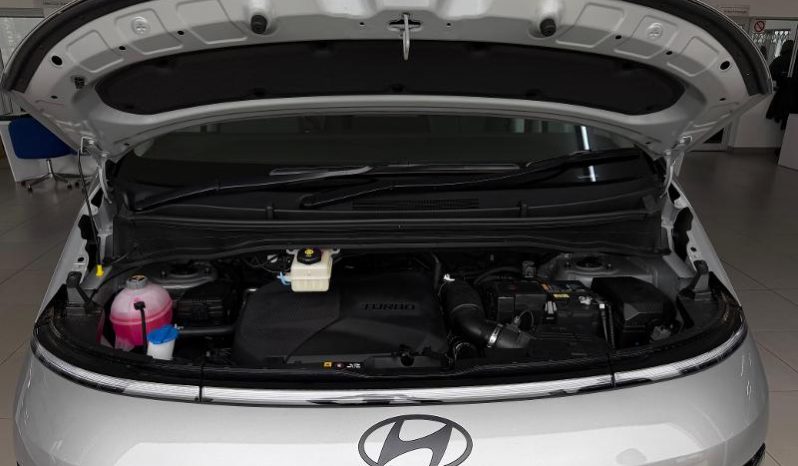 
								Hyundai Staria 2.2D Luxury 9 Seater At full									