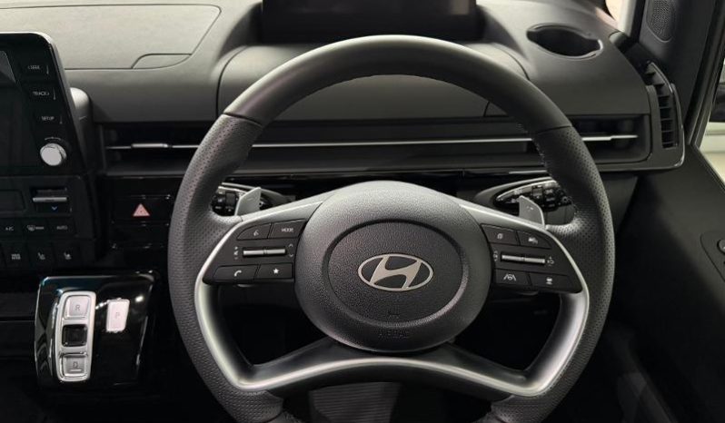 
								Hyundai Staria 2.2D Luxury 9 Seater At full									