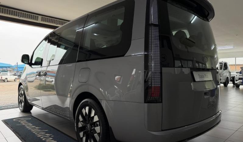 
								Hyundai Staria 2.2D Luxury 9 Seater At full									