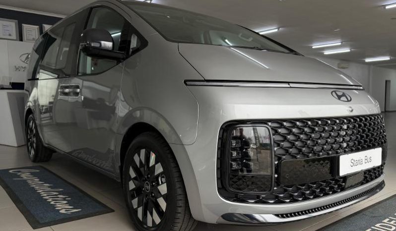 
								Hyundai Staria 2.2D Luxury 9 Seater At full									