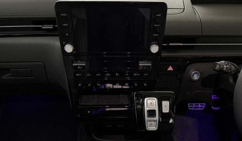 
								Hyundai Staria 2.2D Luxury 9 Seater At full									