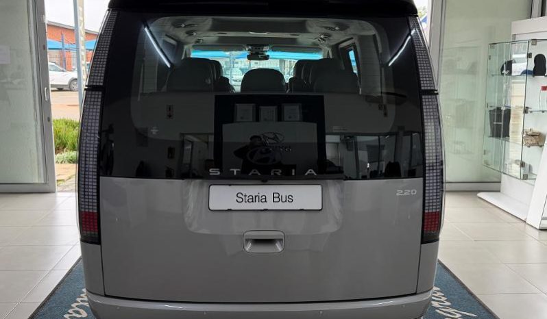 
								Hyundai Staria 2.2D Luxury 9 Seater At full									