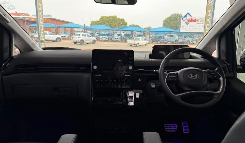 
								Hyundai Staria 2.2D Luxury 9 Seater At full									