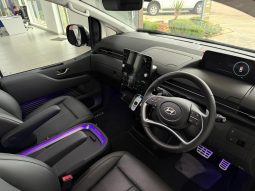 
										Hyundai Staria 2.2D Luxury 9 Seater At full									