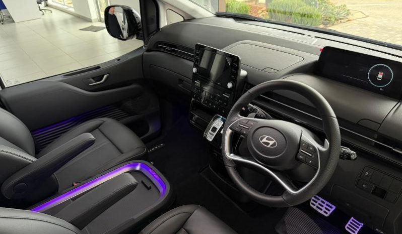 
								Hyundai Staria 2.2D Luxury 9 Seater At full									