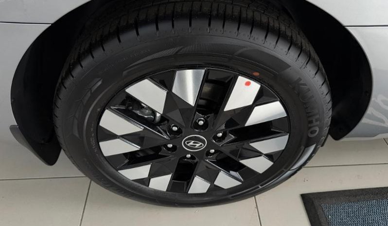 
								Hyundai Staria 2.2D Luxury 9 Seater At full									