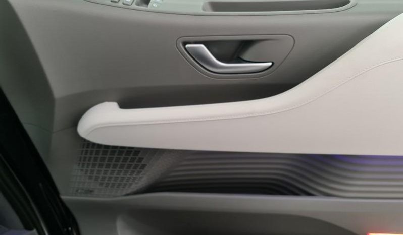 
								Hyundai Staria 2.2D Luxury 9 Seater At full									