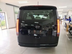 Hyundai Staria 2.2D Luxury 9 Seater At