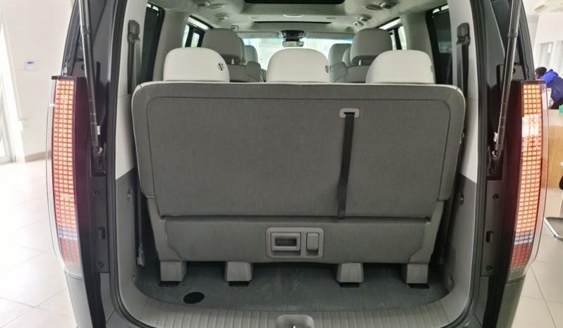 
								Hyundai Staria 2.2D Luxury 9 Seater At full									
