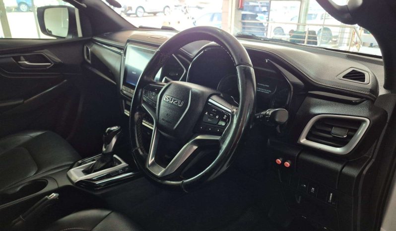 
								ISUZU D-MAX D-MAX 3.0 Ddi V-CROSS HR A/T D/C P/U full									