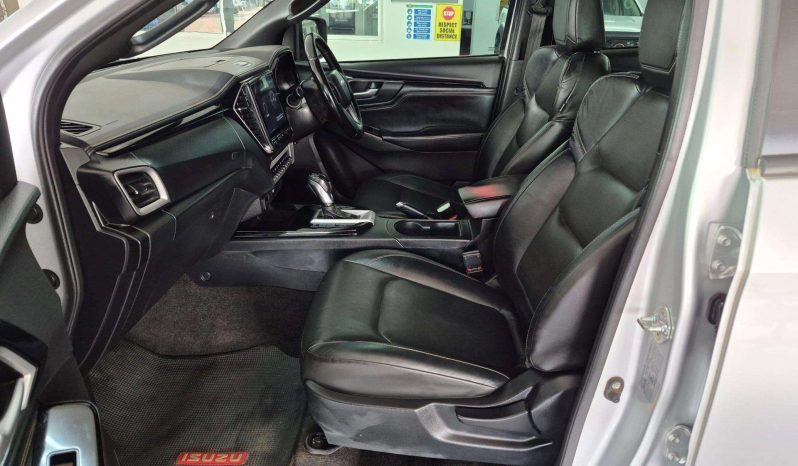 
								ISUZU D-MAX D-MAX 3.0 Ddi V-CROSS HR A/T D/C P/U full									