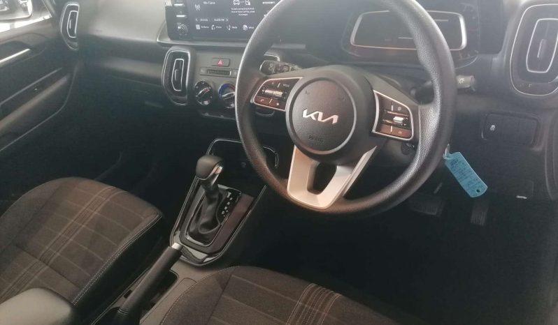 
								KIA Sonet SONET 1.5 LX CVT full									