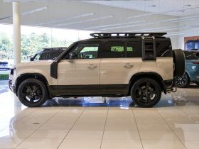Land Rover Defender 110 5.0P P425 X-Dynamic Hse (313kW)