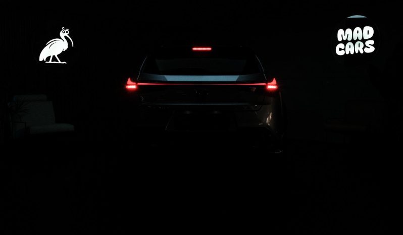 
								Lexus Ux 250H F-Sport Bi-Tone full									