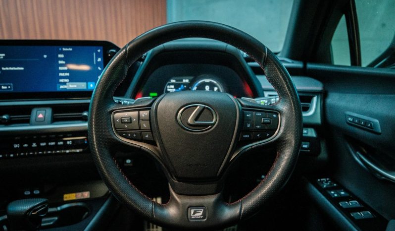 
								Lexus Ux 250H F-Sport Bi-Tone full									