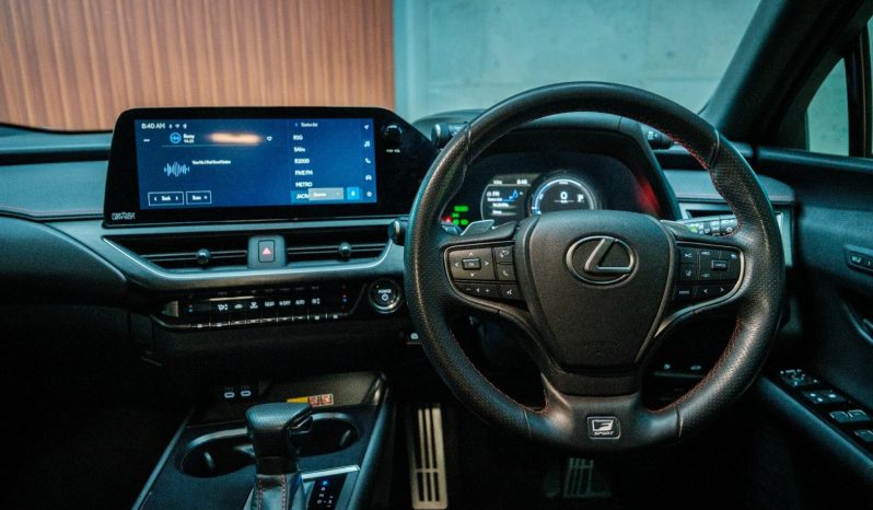 
								Lexus Ux 250H F-Sport Bi-Tone full									