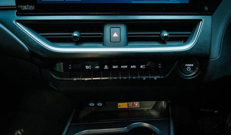 
								Lexus Ux 250H F-Sport Bi-Tone full									