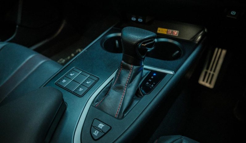 
								Lexus Ux 250H F-Sport Bi-Tone full									
