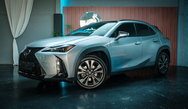 
								Lexus Ux 250H F-Sport Bi-Tone full									
