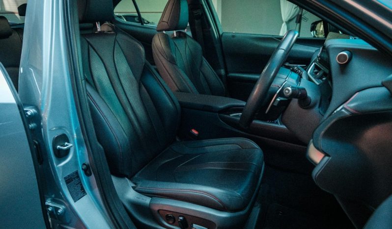 
								Lexus Ux 250H F-Sport Bi-Tone full									
