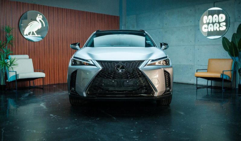 
								Lexus Ux 250H F-Sport Bi-Tone full									