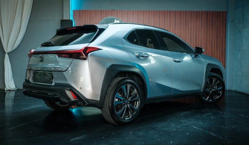 
								Lexus Ux 250H F-Sport Bi-Tone full									