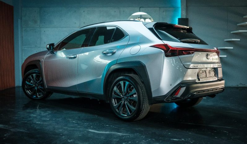 
								Lexus Ux 250H F-Sport Bi-Tone full									