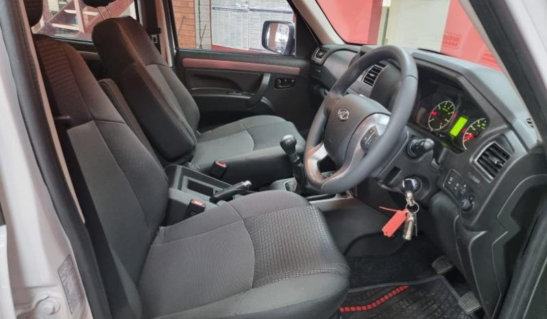 
								Mahindra Pik Up 2.2 Mhawk D Cab 4X2 S6 Karoo Edt full									