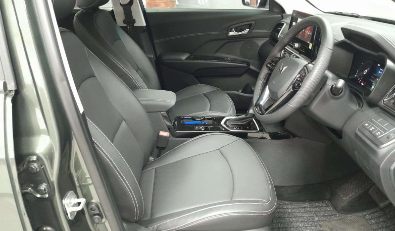 
								Mahindra XUV 3XO 1.2T AX7L AT full									