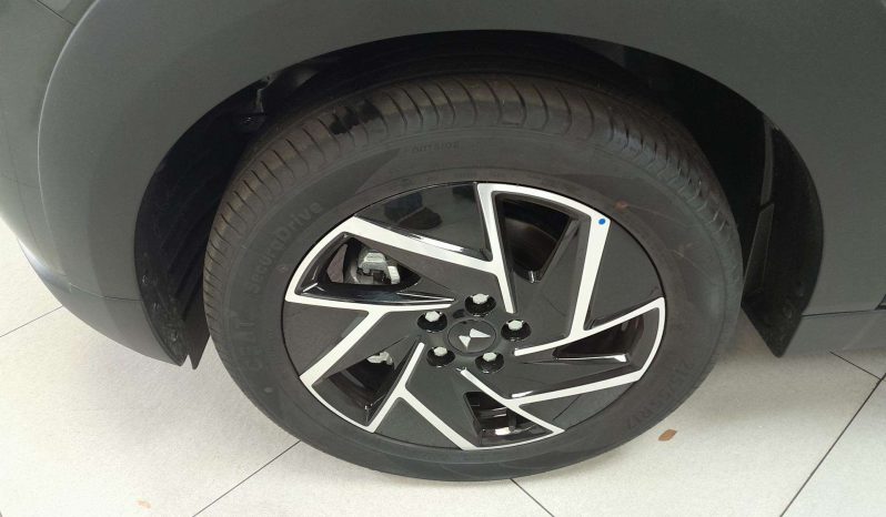 
								Mahindra XUV 3XO 1.2T AX7L AT full									
